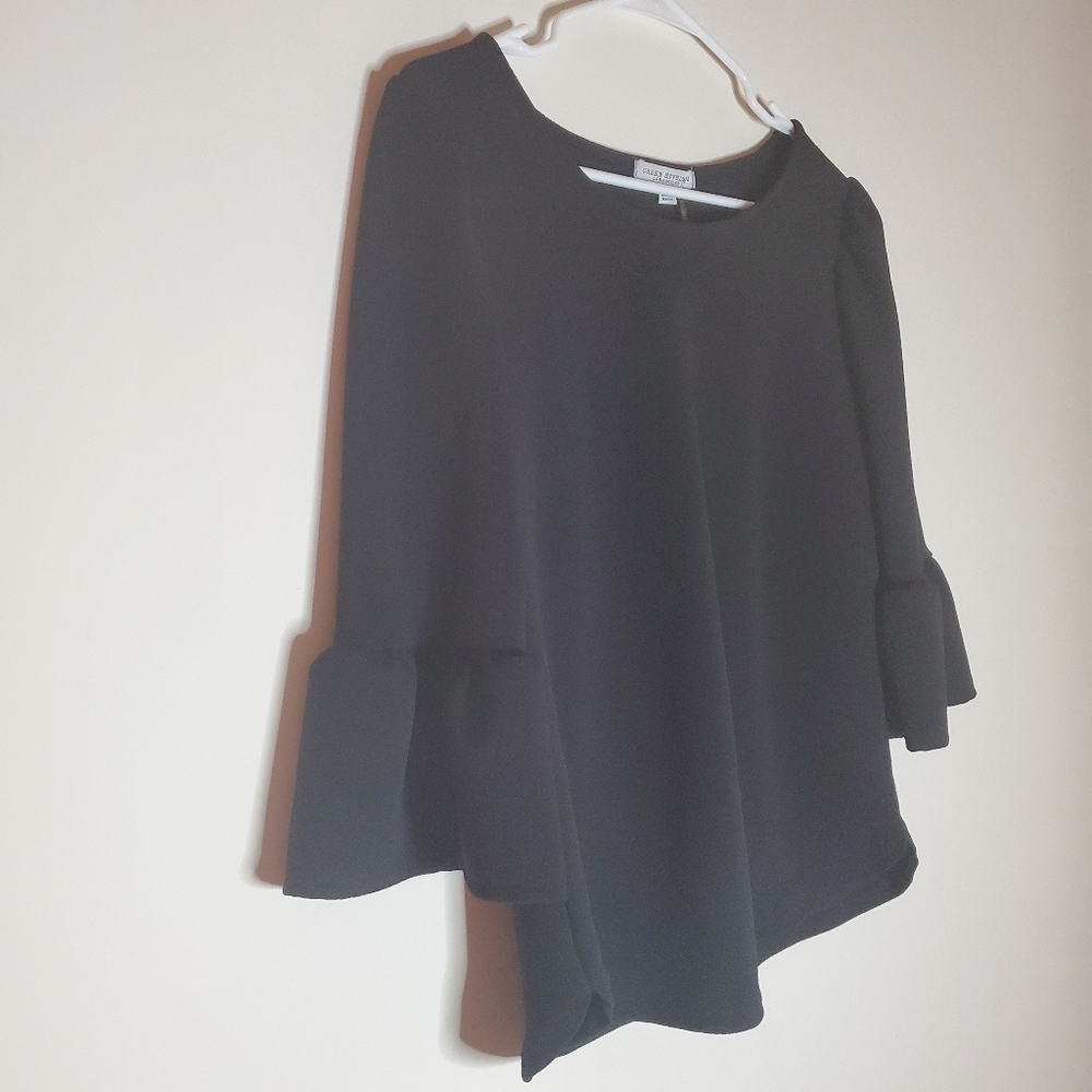 Bell sleeve flowy top black green envelope large